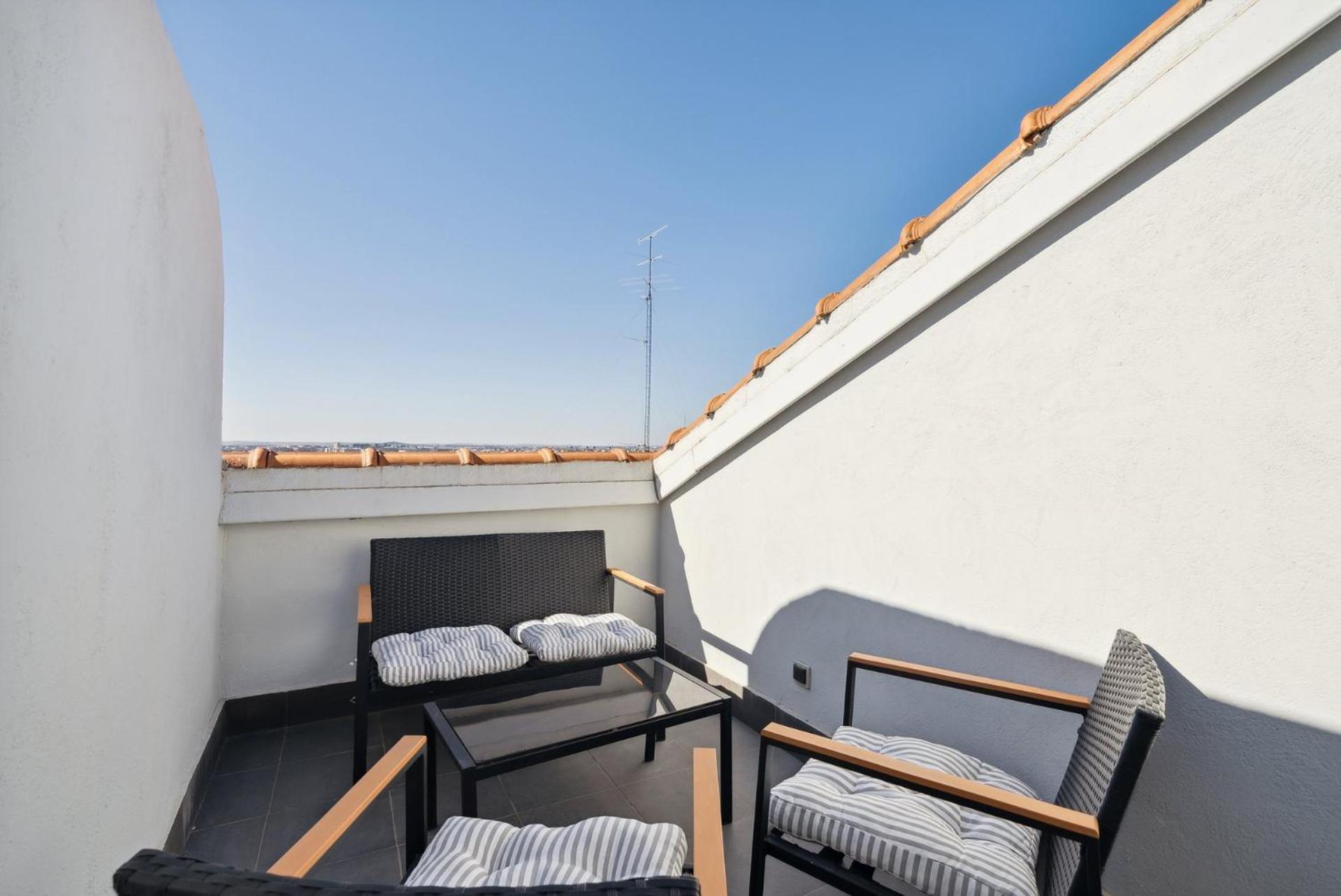 Limehome Calle De Santa Ana - Temporal Appartement